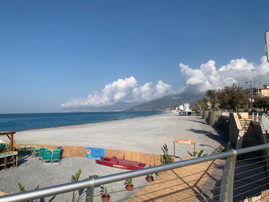 Casa Vacanza! A 50M Dal Mare! Bordighera Luaran gambar
