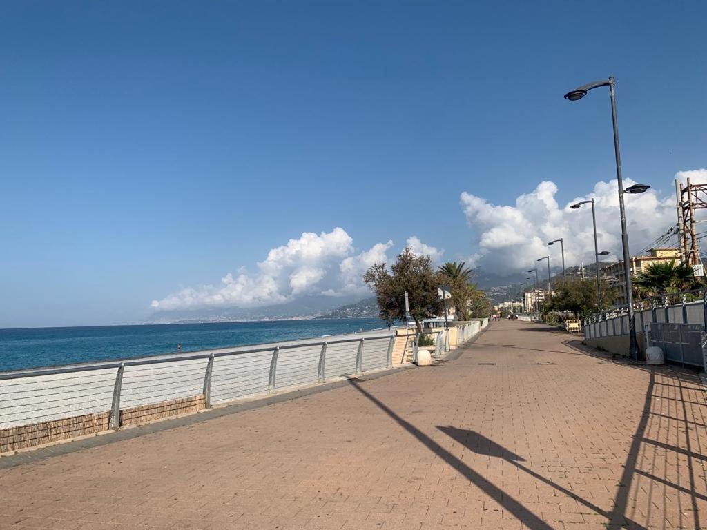 Casa Vacanza! A 50M Dal Mare! Bordighera Luaran gambar