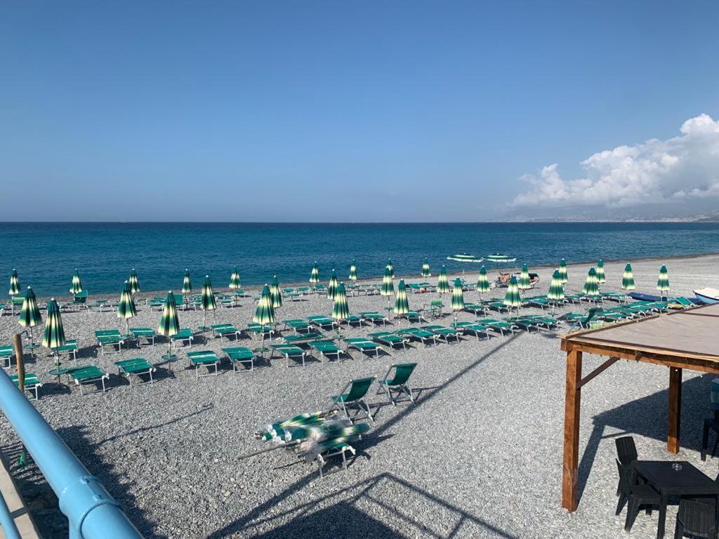 Casa Vacanza! A 50M Dal Mare! Bordighera Luaran gambar