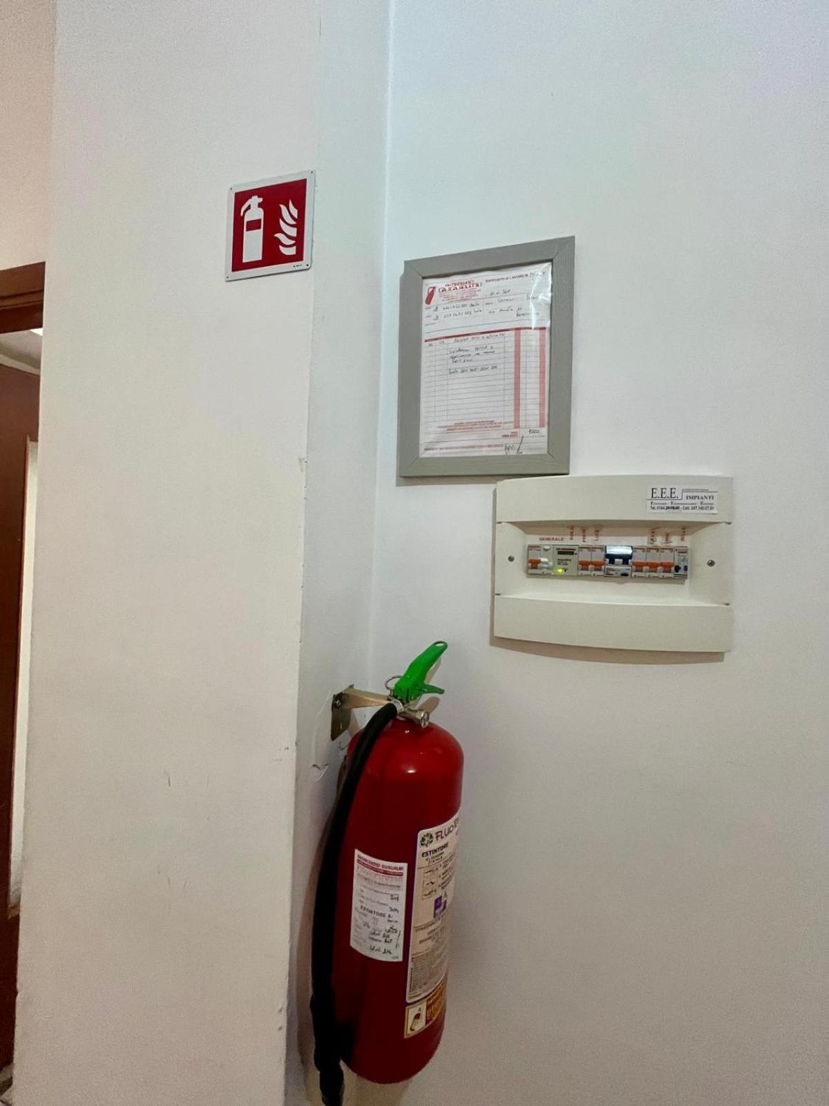 Casa Vacanza! A 50M Dal Mare! Bordighera Luaran gambar