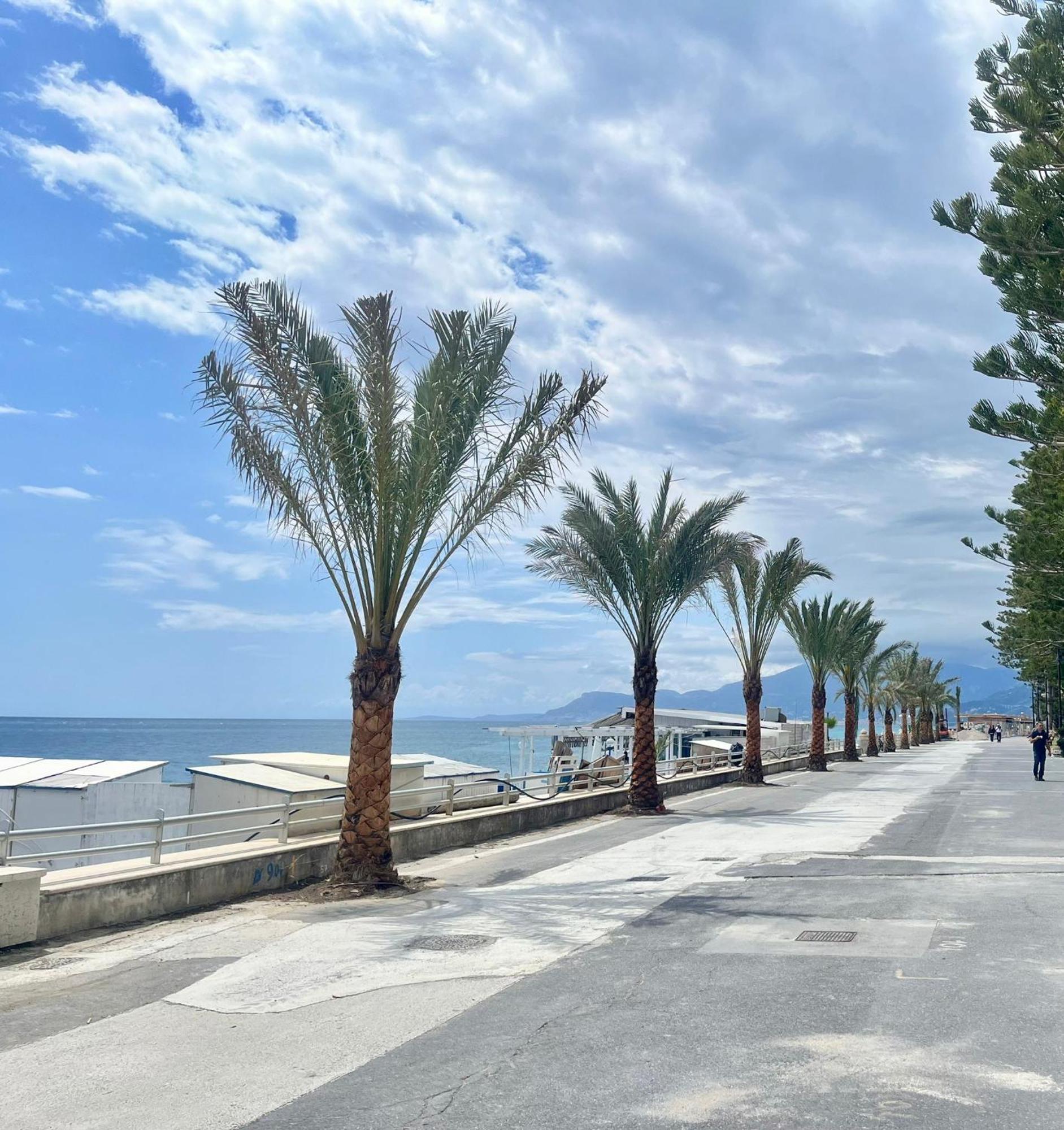 Casa Vacanza! A 50M Dal Mare! Bordighera Luaran gambar