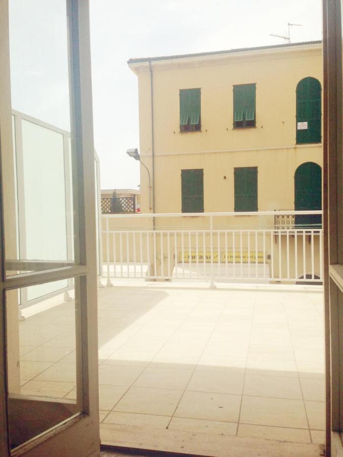 Casa Vacanza! A 50M Dal Mare! Bordighera Luaran gambar