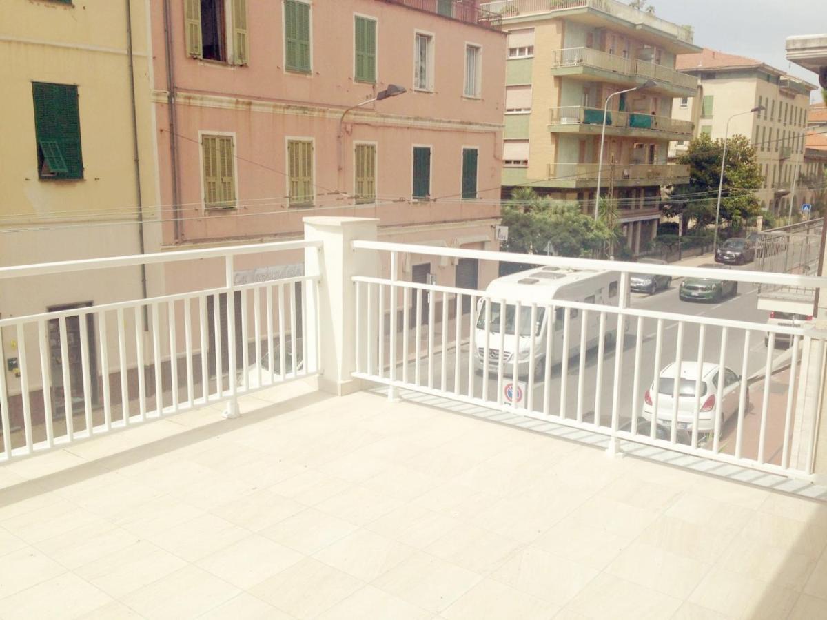 Casa Vacanza! A 50M Dal Mare! Bordighera Luaran gambar